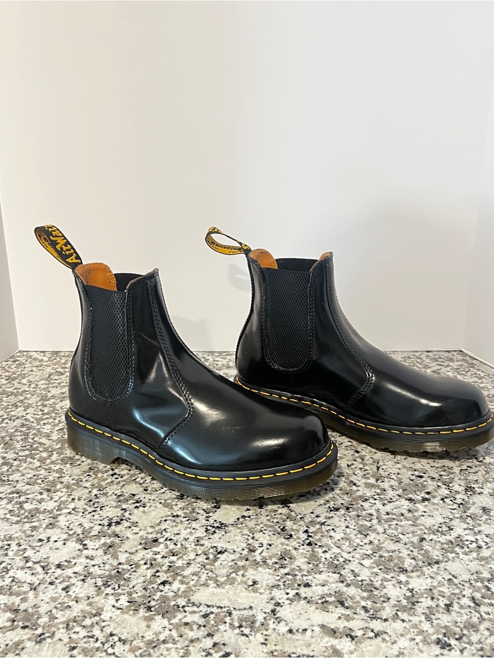 Brand New Dr. Martens 2976 Chelsea Boots Black Leather Women’s 8